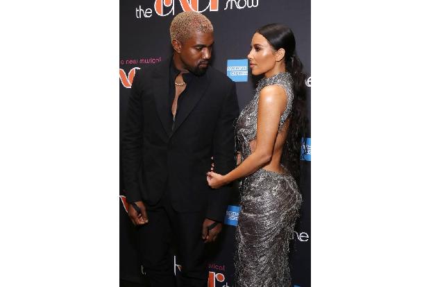 ...Kim Kardashian und Kanye West auch schon mal knapp 700.000 Euro für vergoldete Toiletten im Haus über haben.