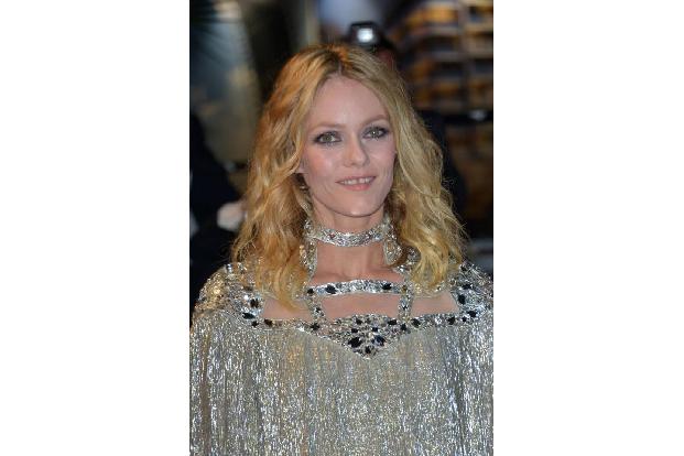 Ein eindrucksvolles Beispiel für ihre sehr markante Zahnlücke ist die französische Sängerin Vanessa Paradis. Dass diese auf ...