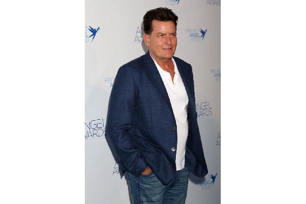 Charlie Sheen wollte eigentlich Justin Bieber eine Privatnachricht schreiben. Mit seiner Telefonnummer und dem Hinweis: 