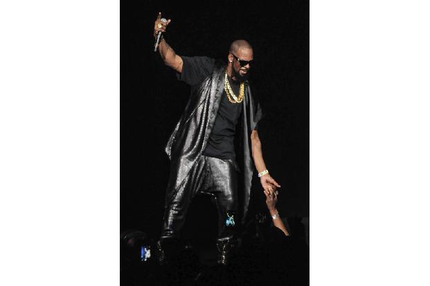 Über R. Kelly gibt es kaum Gutes zu berichten. So ist es auch kein Wunder, dass der zurzeit in New York im Gefängnis sitzend...