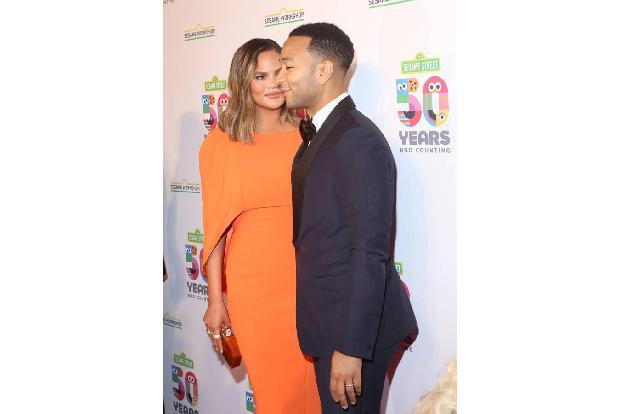 … ihrem Ehemann John Legend. In Portofino bestiegen Chrissy und John mit ihren Kids eine Jacht und genossen die Amalfiküste ...