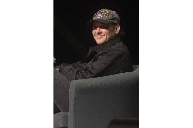 ...John Cusack teilte auf Twitter einen Beitrag, der die Nutzer über die Bedeutung des Regenwaldes informierte. Man dürfe ja...