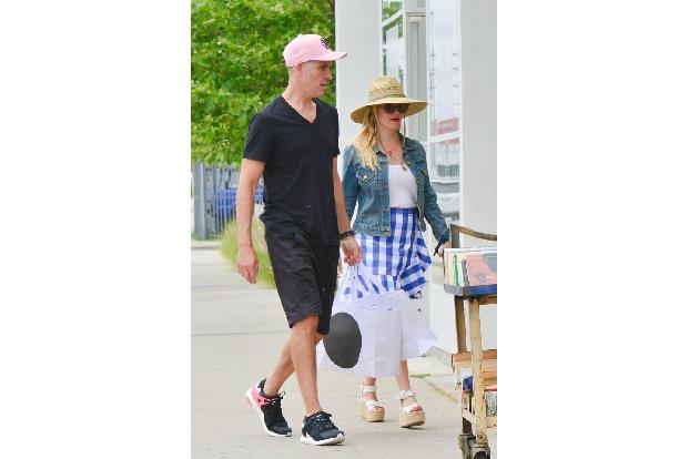 Reese Witherspoons Mann Jim Toth ist selbt kein Promi — er vermarktet sie jedoch als Agent. Immerhin.