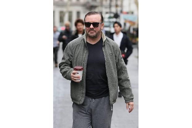 Ricky Gervais ist als großer Tierliebhaber und Tierschützer bekannt. Sein Kater Ollie ist bereits 16 Jahre alt und hat seine...
