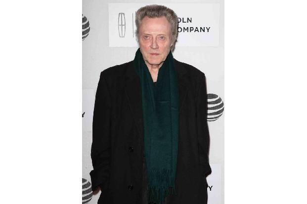 Auch Christopher Walken liebt Stubentiger. Er schrieb sogar das Vorwort für ein Buch über Katzenpflege. Wir wünschen allen K...
