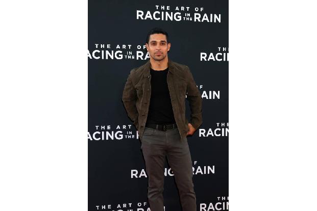 ...Wilmer Valderrama erschienen, bekannt aus der Show 'Die wilden 70er' und als Exfreund von Demi Lovato. Gesprochen wird de...