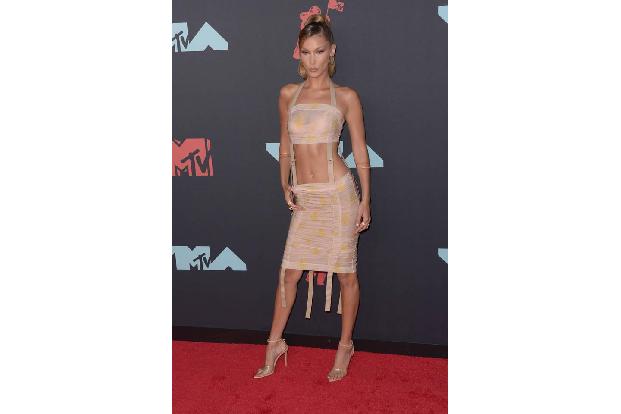 …im sexy Partnerlook mit ihrer Schwester Bella auf. Aber nicht viele verließen sich auf Nude-Töne auf dem Red Carpet.