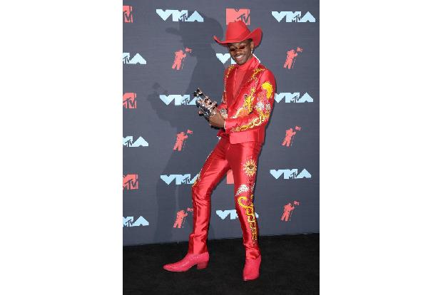 Den Hot-in-Red-Award aber verleihen wir einem Mann: Rapper Lil Nas X sah cooler aus als alle anderen.