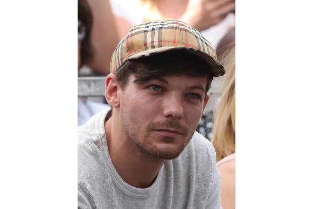 Louis Tomlinsons meldet sich mit einer neuen Single zurück. 'Two Of Us' erscheint am 7. März und wurde vom tragischen Tod se...