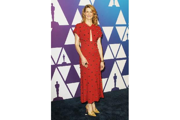 …des Luncheon war Laura Dern, die auf dem Black Carpet strahlte, wie kaum eine andere. Wer in einem roten Kleid so eine gute...