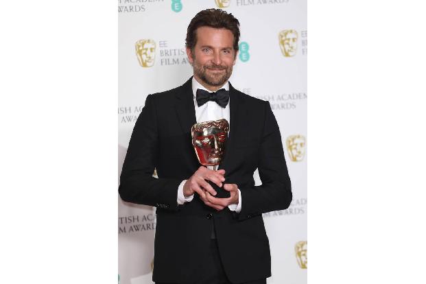 ...Gesicht gab es für Bradley Coopers 'A Star Is Born' – und zwar für die beste Musik. Bradley Cooper hatte mit Lady Gaga ge...