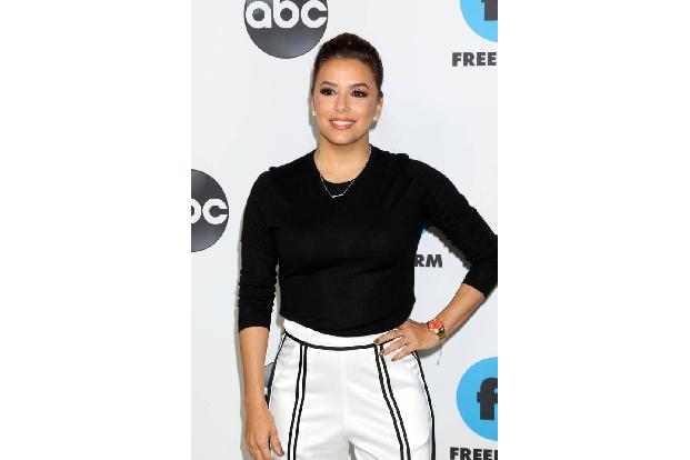 ...Eva Longoria auf den Tisch, wenn sie etwas für ihr Gesicht tun will. Sie liebt ein Mittel, das aus pflanzlicher Plazenta ...
