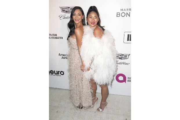 ...eh und je ist Sängerin und Model Nicole Scherzinger, die mit ihrer guten Freundin Chloé Flower zu Elton Johns Party gekom...