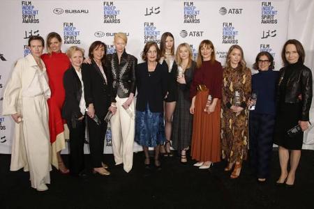...Robert Altman Award für das beste Ensemble erhielten die Stars von 'Suspiria', Luca Guadagninos Remake von Dario Argentos...