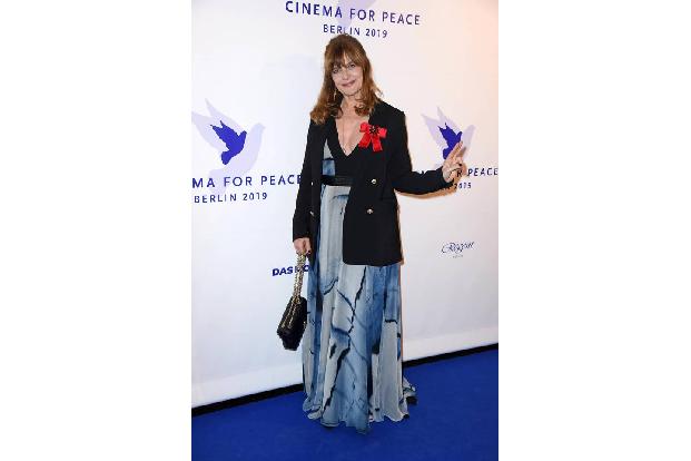 ...Nastassja Kinski, die in einem blauen Kleid bezauberte, das nur eine Notlösung war. Im Gespräch mit der 'B.Z.' verriet si...