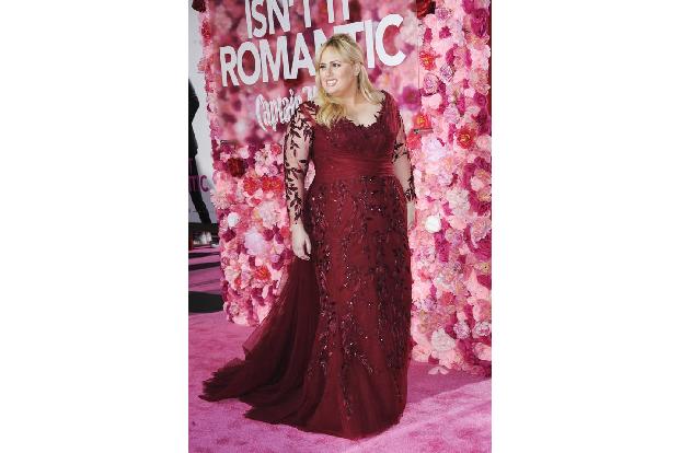 Rebel Wilson gibt sich die Ehre: Sie spielt die Hauptrolle in der neuen RomCom 'Isn't It Romantic', die in diesem Monat auf ...