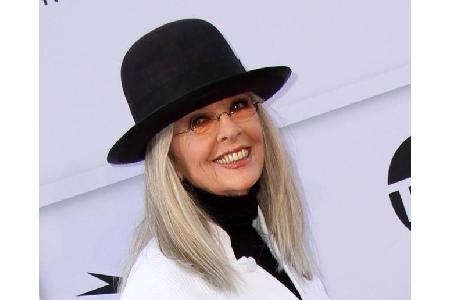 Hüte gibt es in allen Formen: Diane Keaton hat sich für die klassische Melone entschieden. Mit ihrem Look hat der Hollywoods...