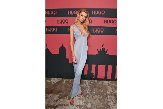 ...Stella Maxwell und Co. ist natürlich nicht unumstritten, vor allem jetzt, da erst heute fünf Menschen wegen des Mordes an...