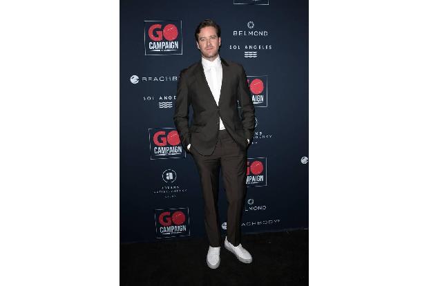 ...Schauspieler Armie Hammer ('Call Me By Your Name') dazu bewogen hat, auf das Angebot der Regierung einzugehen und Werbung...