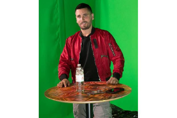 ...Geldes kann auch Kourtney Kardashians Ex Scott Disick bekanntlich nicht widerstehen, und so ließ auch er sich einladen. D...