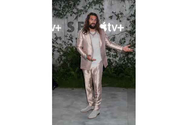 ...'See' mit Jason Momoa hat eher gemischte Kritiken erhalten, ihr Hauptdarsteller lässt sich aber trotzdem ordentlich was b...