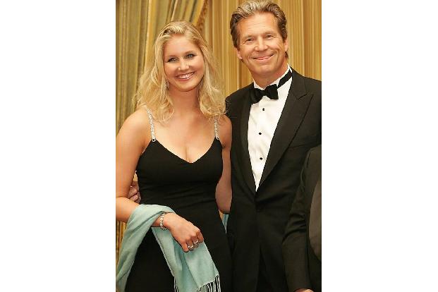...der Schauspieler ein echter Familienmensch. Seine Angehörigen bringt er immer gerne zu Events mit. Hier ist er zusammen m...