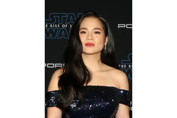 Kelly Maria Tran spielt erneut die Rolle der Rose Tico. Sie ist im Film gut mit...