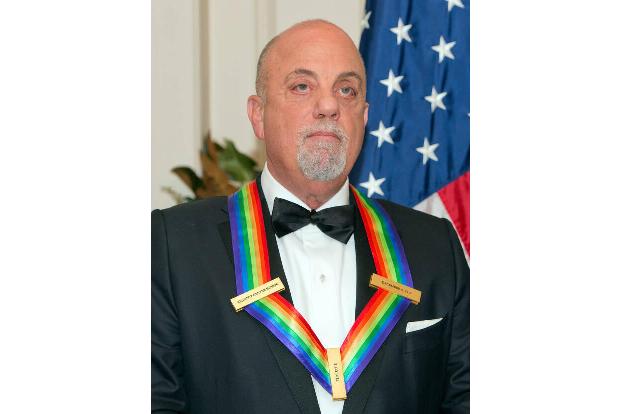 Auch Billy Joel schiebt seine Hüftprobleme auf seine actionreiche Bühnenshow. Der Star brauchte 2010 eine Rundumerneuerung b...