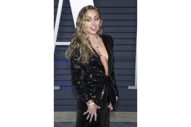 2015 entbrannte ein Streit zwischen Miley Cyrus und Nicki Minaj. Letztere hatte die VMA-Nominierungen kommentiert und zeigte...