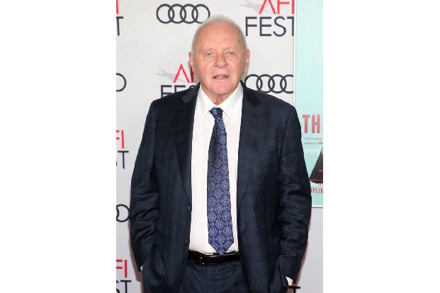 Anthony Hopkins schrieb Bryan Cranston und dessen Kollegen 2013 sogar einen Fanbrief, nachdem er 'Breaking Bad' gebinged hat...