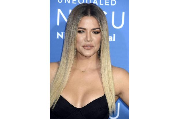 27 Kilo weniger als noch vor zwei Jahren wiegt Khloé Kardashian. Die Reality-Queen hat doppelt Grund, sich in ein Fitness-Re...