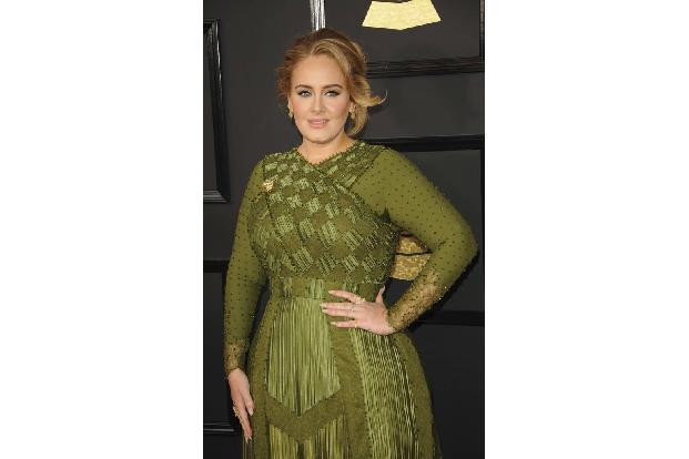 Als im Februar 2020 ein Foto von Adele bei einer Party durch die Presse ging, konnte kaum einer glauben, was er da sah: Rank...