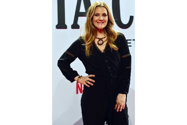 Die 19-jährige Drew Barrymore war sechs Wochen lang mit dem Geschäftsmann Jeremy Thomas zusammen. Das muss reichen, dachte s...