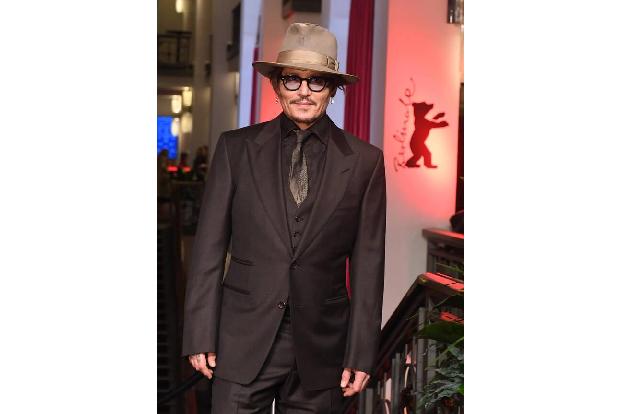 Johnny Depp hat vor vielen Jahren gerne und viel gemalt. Doch aufgrund anderweitiger Beschäftigungen, vor allem im Bereich F...