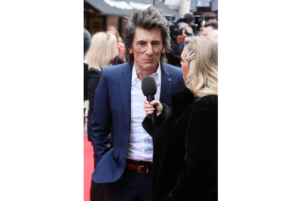 Ronnie Wood gibt in seinen poppigen, knallbunten Werken einen Einblick hinter die Kulissen des Rock 'n' Roll-Business. Ganz ...