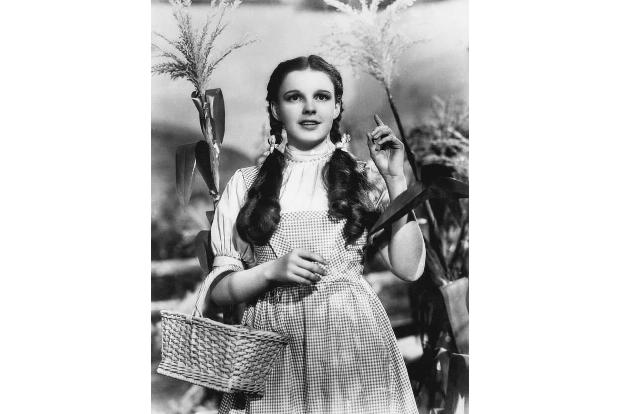 Erst im vergangenen Jahr wurden die berühmten roten Schuhe versteigert, die Judy Garland im 'Zauberer von Oz' trug. Sie wech...