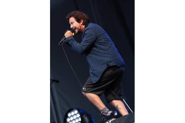 Pearl Jam (hier auf dem Bild: Mitglied Eddie Vedder) ist gegen das Establishment. So wunderte es gar nicht so sehr, als ein ...