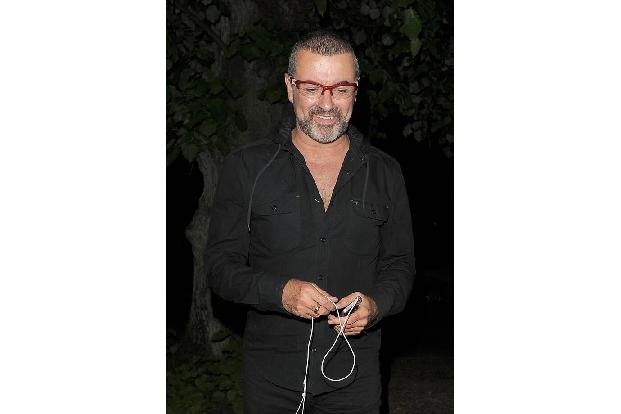 George Michael durfte gleich zwei Mal Gutes für die Gemeinde tun. Der Sänger musste 2007 wegen Fahren unter Drogeneinfluss 1...