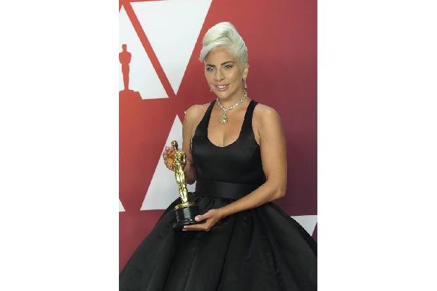 Lady Gaga hat sich ebenfalls 2020 neu verliebt. Schon seit dem Super Bowl Anfang Februar wird die Sängerin regelmäßig an der...