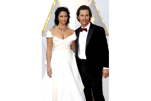 …stand sogar seine Hochzeit mit Camila Alves unter dem Motto 'Camping'. Außerdem träumt der Star davon, irgendwann einmal ei...