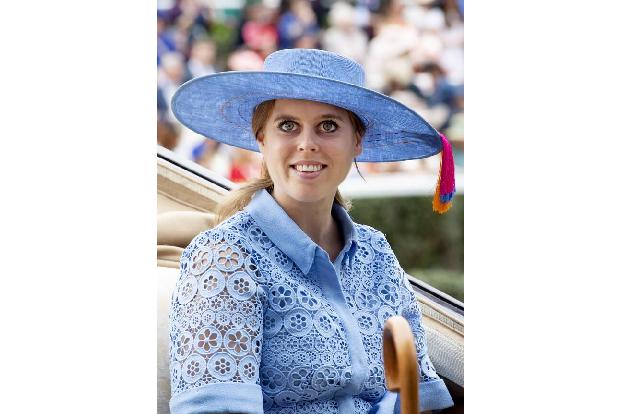Prinzessin Beatrice hatte gleich doppelt und dreifach Pech: Sie musste den Rahmen ihrer geplanten Hochzeit mit Eduardo Mapel...