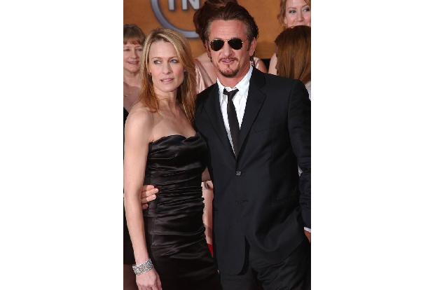 Robin Wright verliebte sich in Hollywoods Bad Boy Sean Penn, 1996 gaben sich die beiden das Ja-Wort. Mit dem Gesetz aneinand...