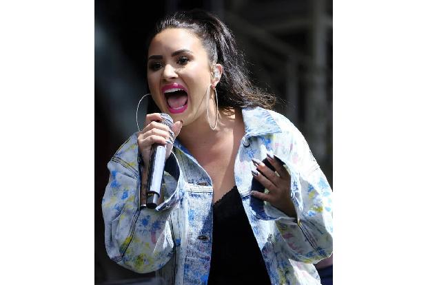 Die Sängerin Demi Lovato ging stets sehr offen mit ihren psychischen Problemen um. Sie hatte nicht nur Probleme, ihren Körpe...