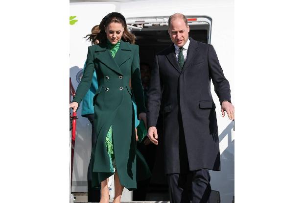 Prinz William und Herzogin Kate besuchen drei Tage lang die Republik Irland. Schon zur Ankunft in Dublin trug Kate demonstra...