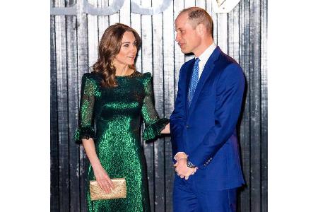 Sowohl Prinz William als auch Kate bekamen ein Pint Guinness, und weil die Baby-Gerüchteküche kocht, fragten sich viele Zusc...