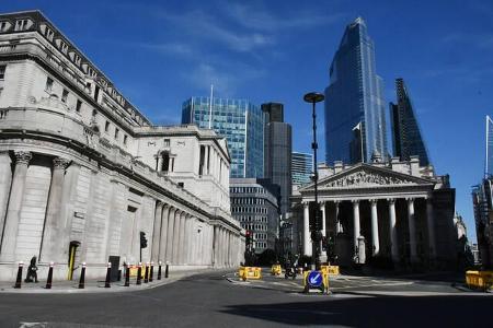 Der Finanzbezirk in der Londoner City ist zur Mittagszeit normalerweise so voll, dass man kaum ohne einander anzurempeln zum...