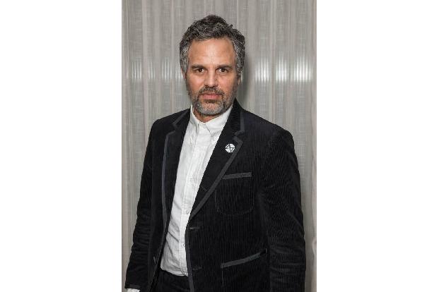 ...Mark Ruffalo, Amy Adams und Co. John Lennons 'Imagine' anstimmten und behaupteten, alle Menschen säßen im selben Boot, gi...