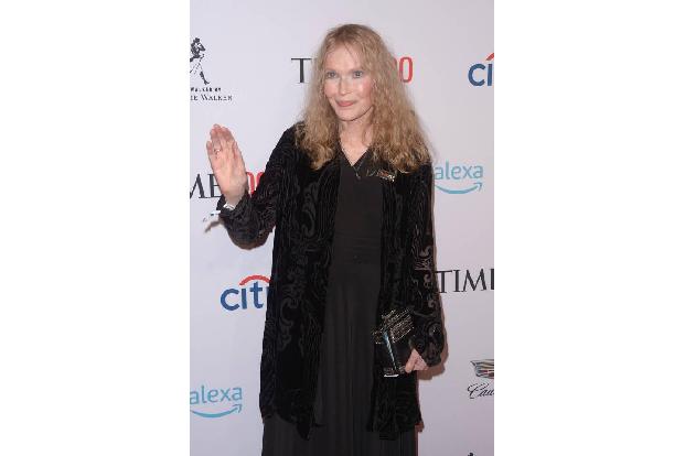 Mia Farrow hielt ihre Genesungswünsche eher traditionell: 