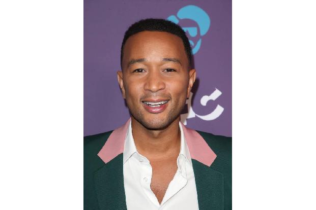 Am Dienstag will John Legend nachziehen, nachdem er sich begeistert von Chris Martins Idee gezeigt hatte. 