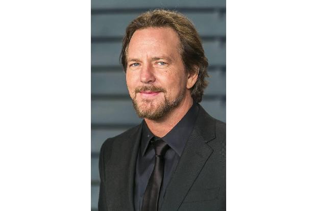 Pearl-Jam-Ikone Eddie Vedder ist schon lange bei Global Citizen aktiv und hat sich für 'Just Vote' etwas ganz besonderes übe...